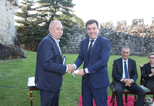 O Concello de Brión recibe o Premio Peña Novo pola promoción e defensa do galego